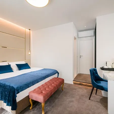 Flos Luxury Pensjonat 4*