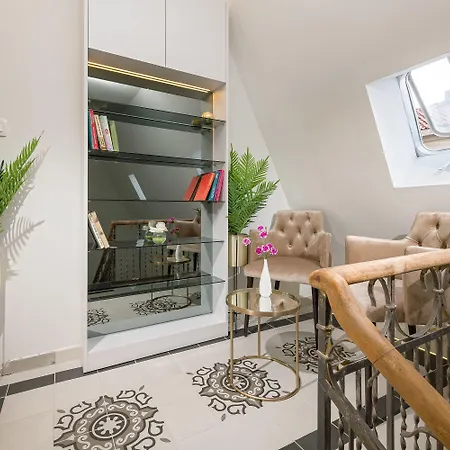 Flos Luxury Pensjonat