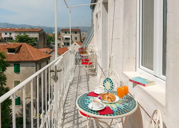 Gostinjska kuća Flos Luxury 4*
