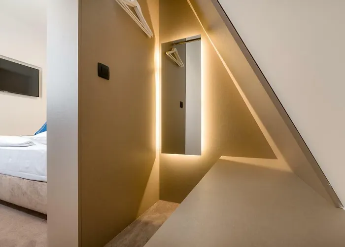 Gostinjska kuća Flos Luxury 4*