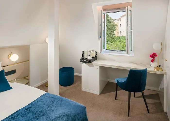 Flos Luxury 4*
