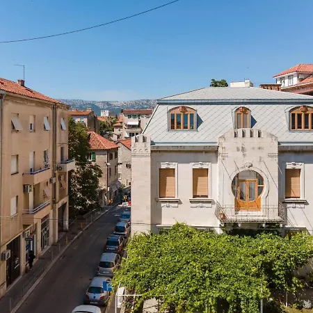 Guest house Flos Luxury 4*
