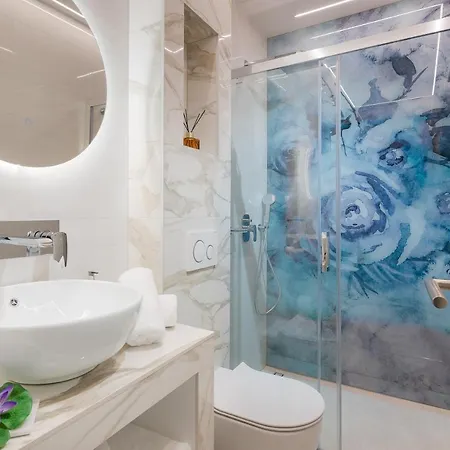 Guest house Flos Luxury 4*