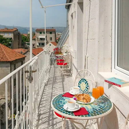 Guest house Flos Luxury 4*