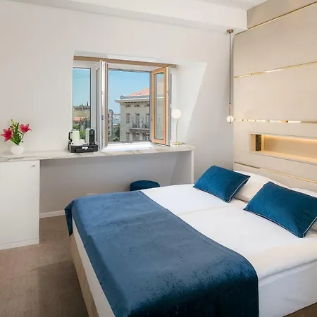 Flos Luxury Guest house
