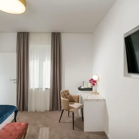 Flos Luxury 4* Σπλιτ