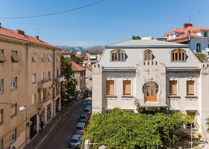 Gostinjska kuća Flos Luxury 4*