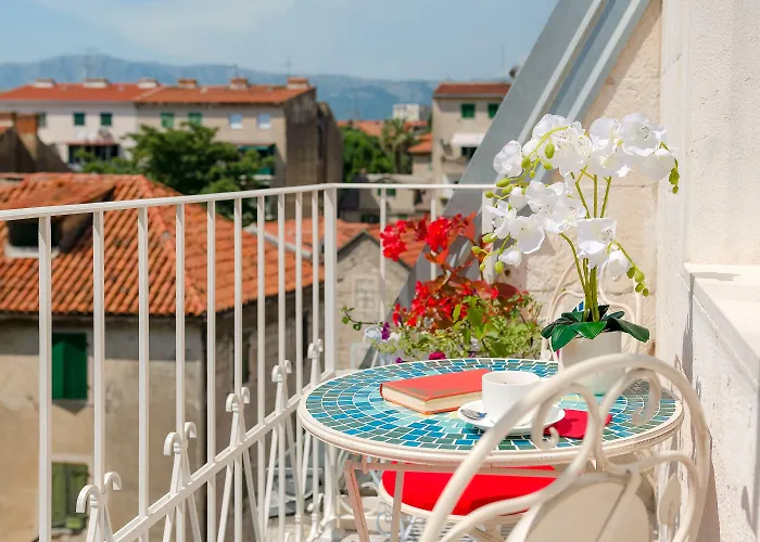 Flos Luxury Πανσιόν Σπλιτ