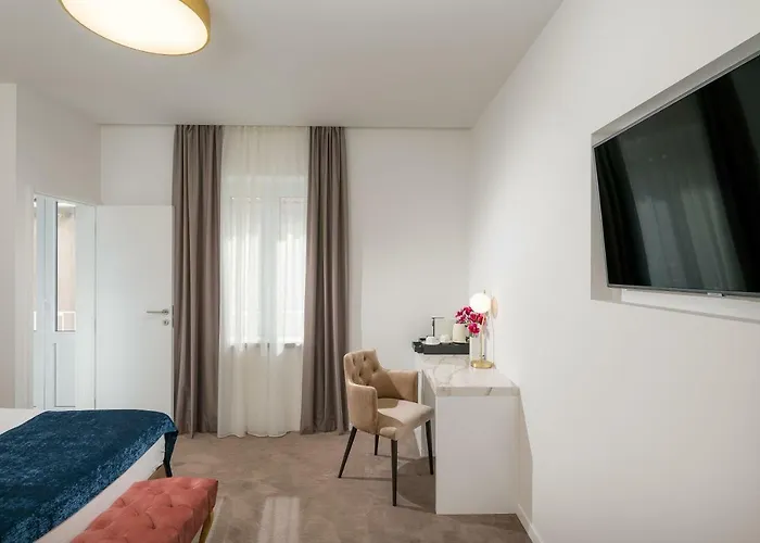 Flos Luxury 4* Σπλιτ