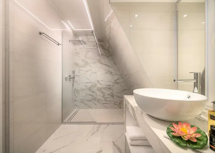 Flos Luxury Gostinjska kuća 4*