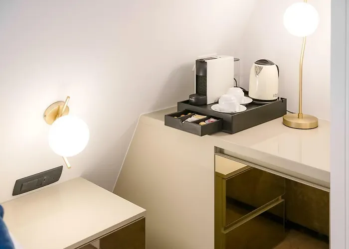 Flos Luxury Πανσιόν 4*