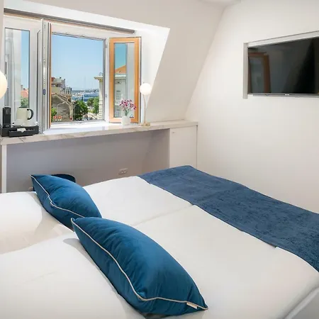 Flos Luxury Pensionat 4*
