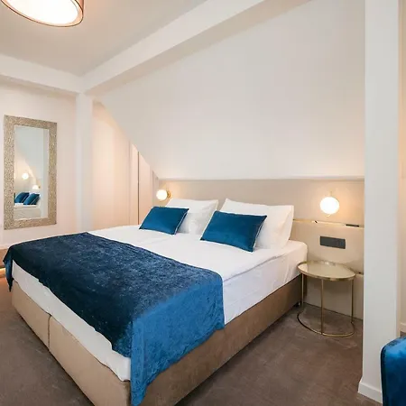Flos Luxury Pensionat 4*